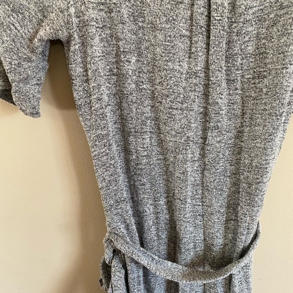 Forever 21 Gray Short Sleeve Dress/Blouse - Picture 5 of 6